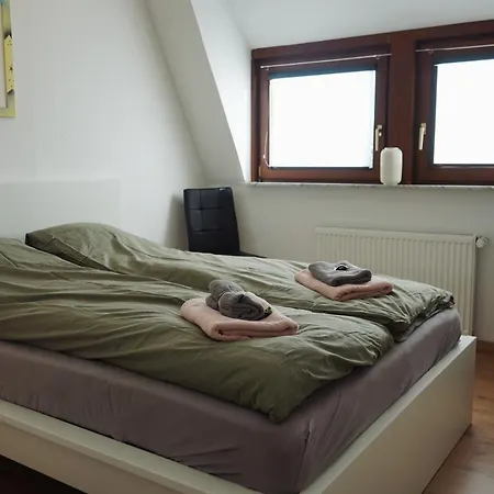 Apartment Unique: Geraeumig - Bhf-nah - Parkplatz - Netflix *