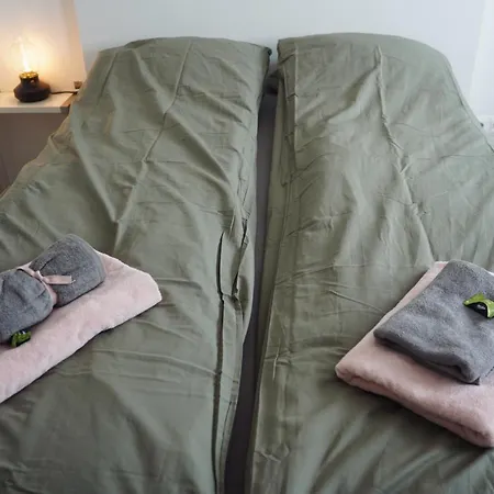 Apartment Unique: Geraeumig - Bhf-nah - Parkplatz - Netflix Bremen
